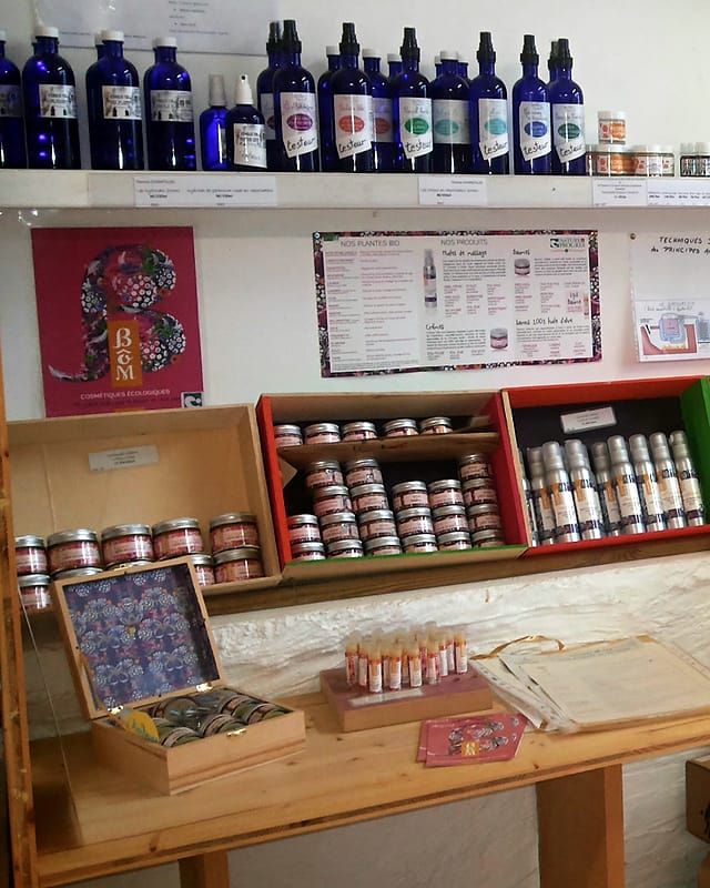 Rayon cosmétique avec hydrolats, baumes et savons